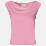 Lyserød off-shoulder top i et elastisk materiale. HimaMD off-shoulder top har en tætsiddende pasform og er let cropped.