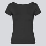 Sort t-shirt med bar ryg og korte ærmer i et elastisk materiale. HimaMD t-shirt har en tætsiddende silhuet med en dyb rygudskæring. Modellen er 175 cm og har en størrelse S/36 på.
