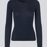 Tætsiddende top i blød ribstrik af uld. HirokiMD o-neck lange brede ærmer. 