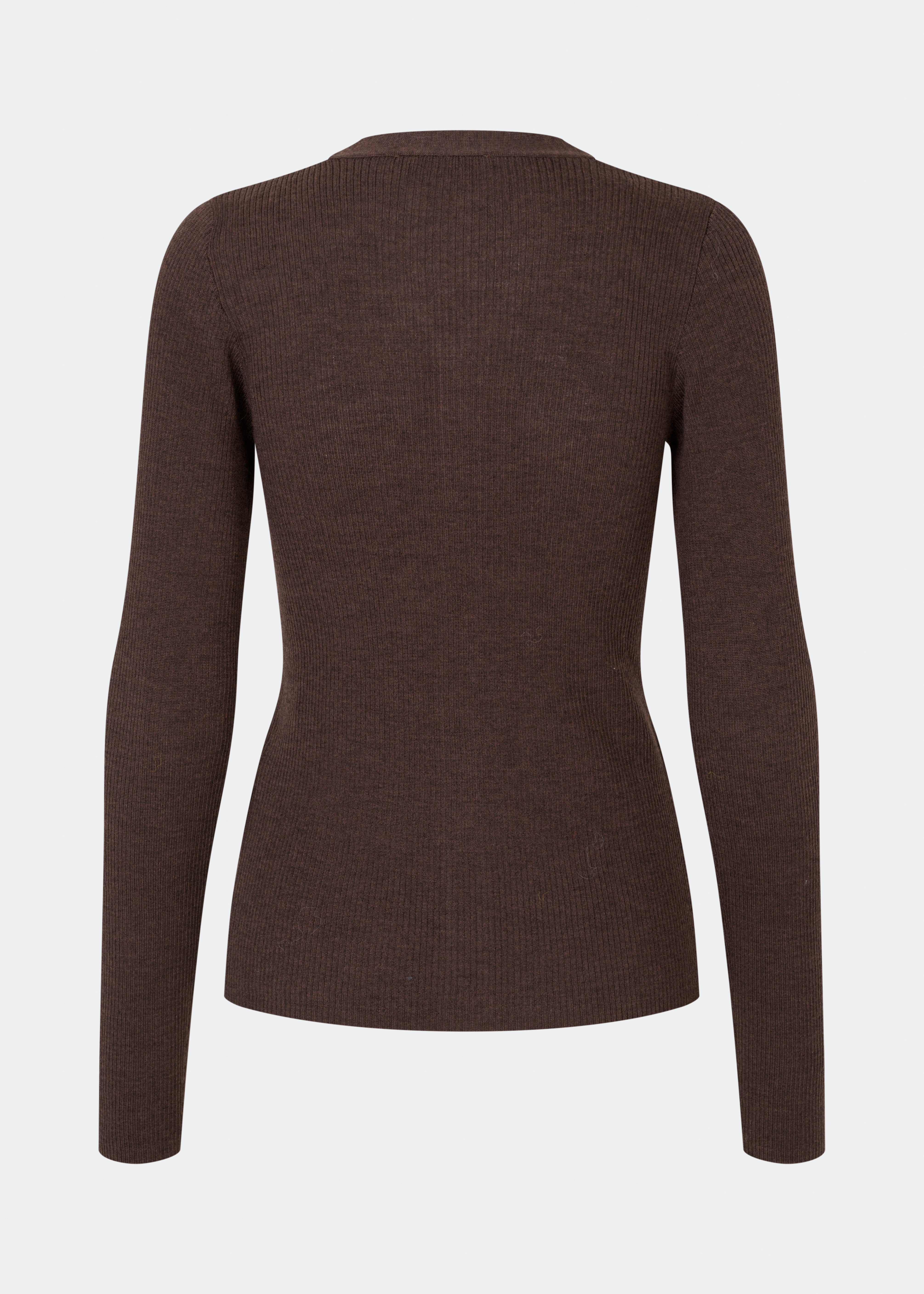 Tætsiddende cardigan i blød ribstrik af uld. HirokiMD cardigan har krave, knapper foran og lange ærmer med slids og knapper. Modellen er 175 cm og har en størrelse S/36 på
