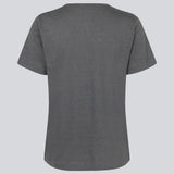 T-shirt i grå med normal pasform i blød kvalitet af bomuld og hør. HoltMD t-shirt har rund hals og korte ærmer.