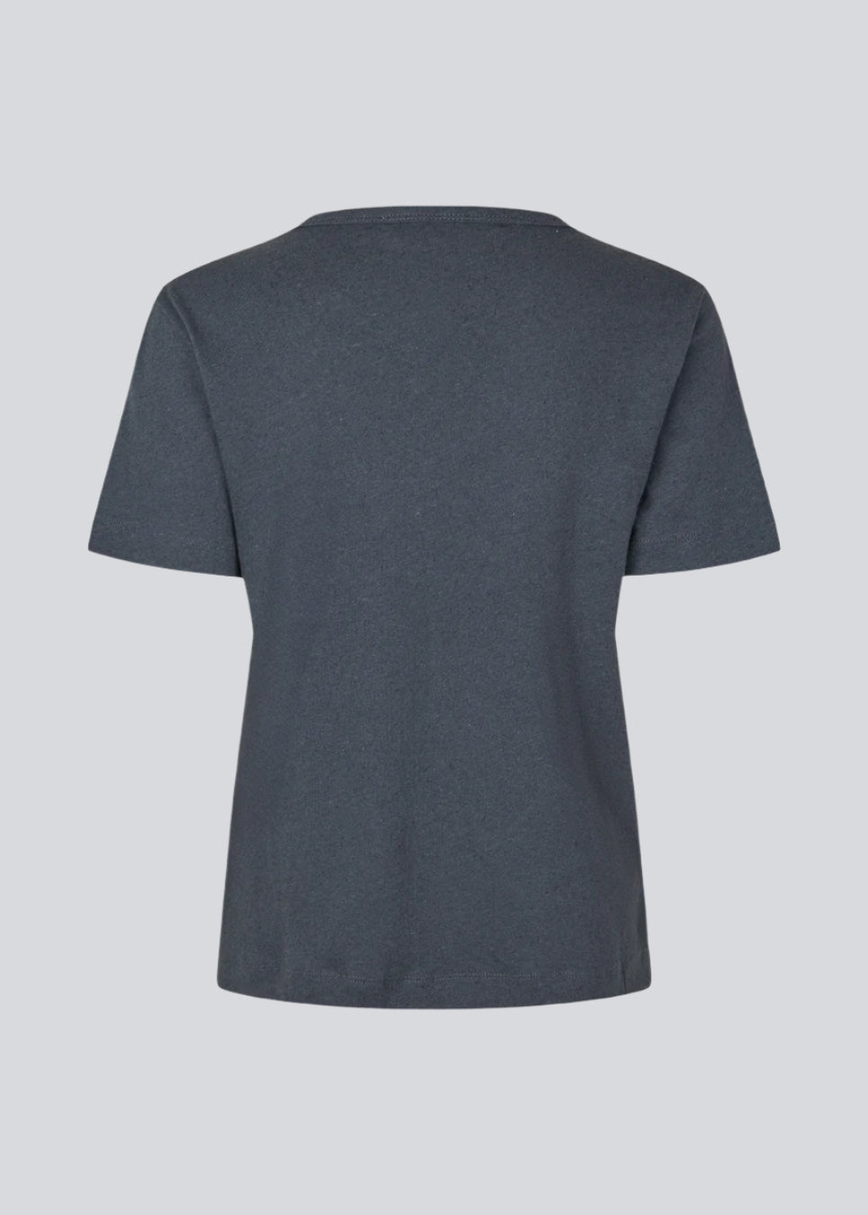 T-shirt med normal pasform i blød kvalitet af bomuld og hør. HoltMD t-shirt har rund hals og korte ærmer. 