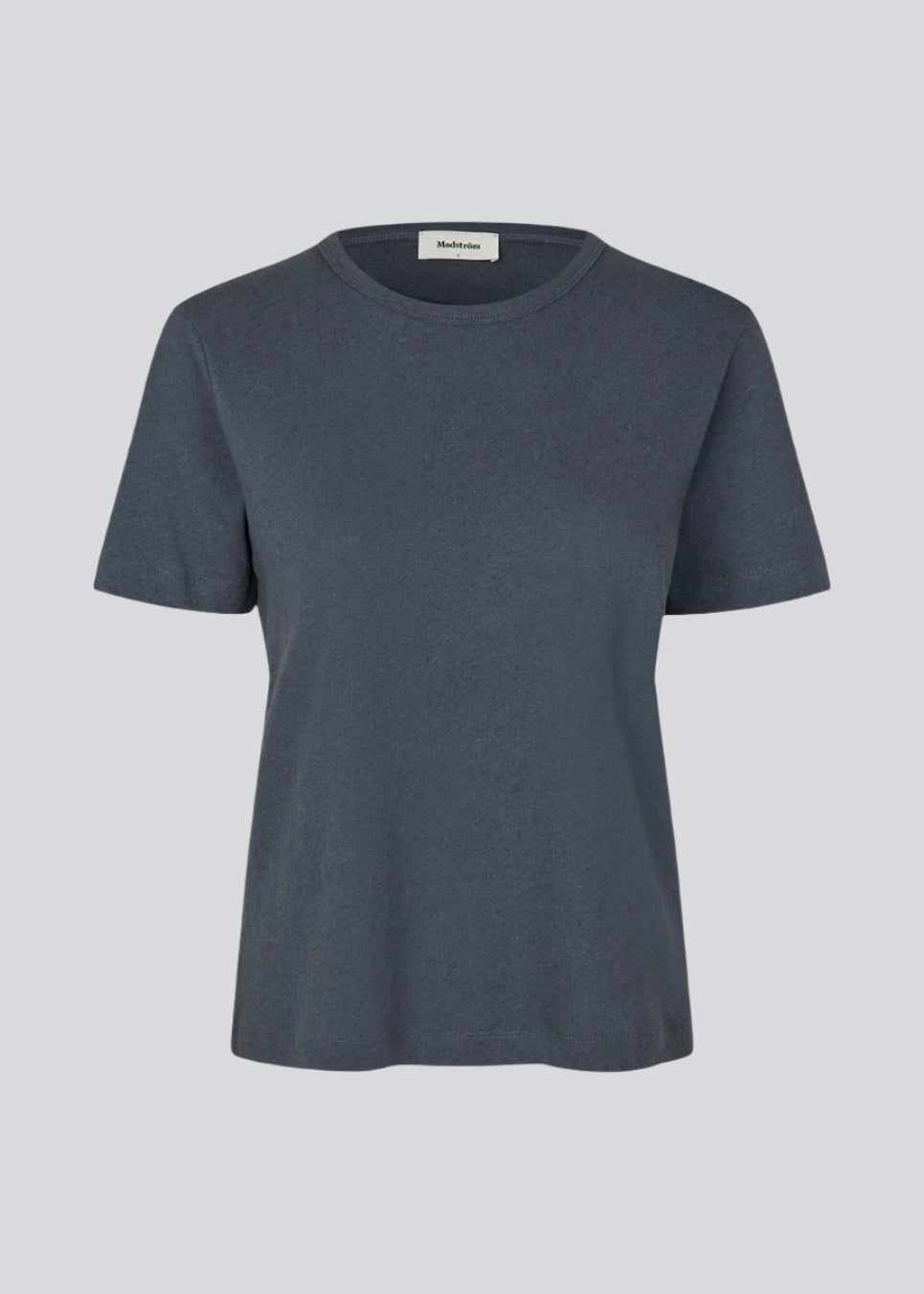T-shirt med normal pasform i blød kvalitet af bomuld og hør. HoltMD t-shirt har rund hals og korte ærmer. 