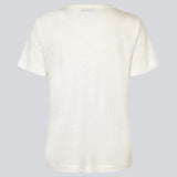 T-shirt i hvid med normal pasform i blød kvalitet af bomuld og hør. HoltMD t-shirt har rund hals og korte ærmer. Modellen er 175 cm og har en størrelse S/36 på.