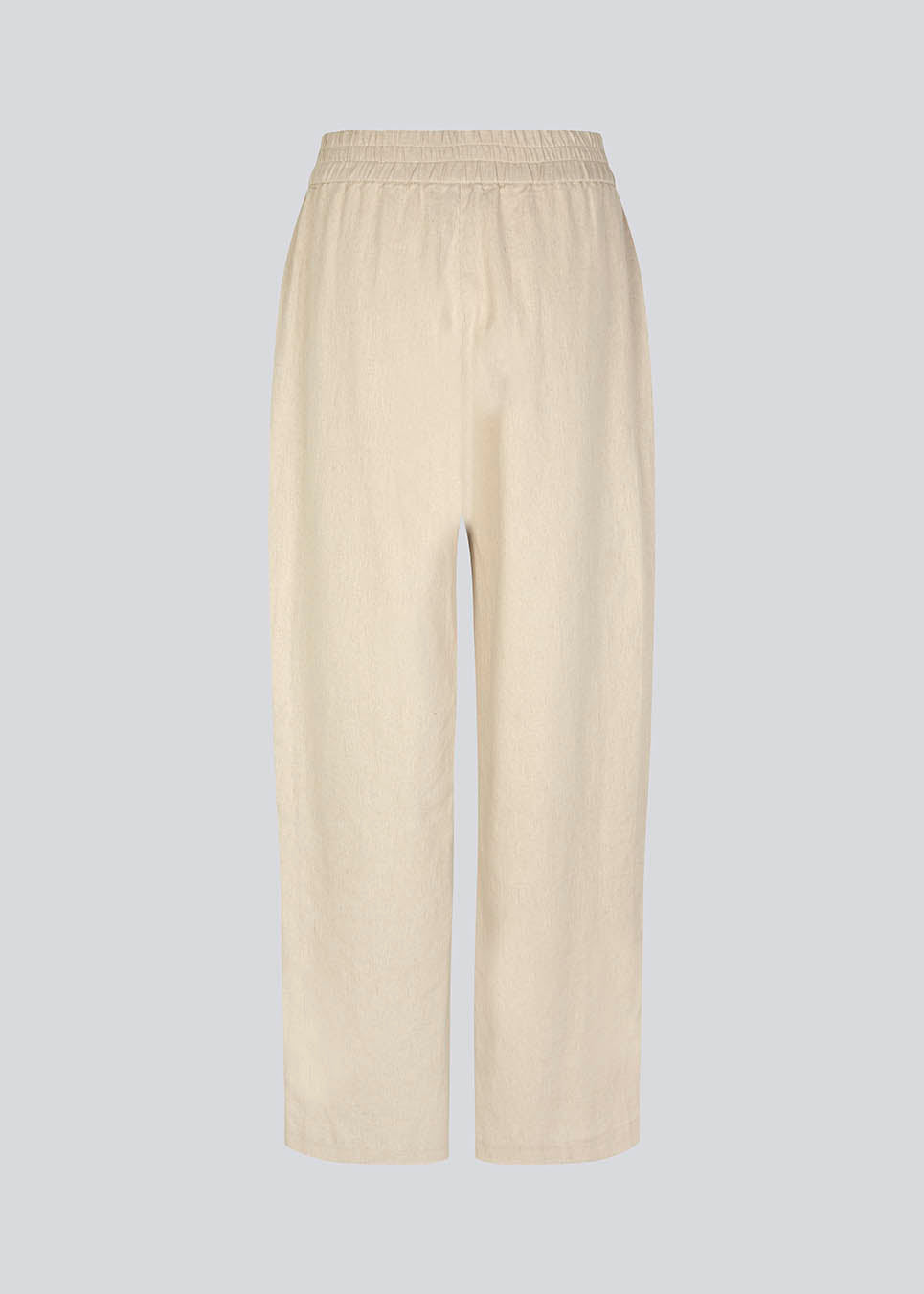 Bukser i beige med afslappet udtryk og pasform i kvalitet af bomuld og hør. HonorMD pants har løse ben og mellemhøj talje med bred elastikkant. Modellen er 175 cm og har en størrelse S/36 på.