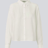 Skjorte i en let EcoVero viskose med løs pasform. HudgesMD shirt har krave og knaplukning fortil og lange ærmer med manchet. 