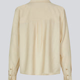 Skjorte i beige i en let EcoVero viskose med løs pasform. HudgesMD shirt har krave og knaplukning fortil og lange ærmer med manchet.&nbsp;