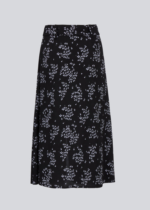 Midi-nederdel i let, vævet EcoVero viskose med blomsterprint. HunchMD long print skirt har høj talje med elastik.