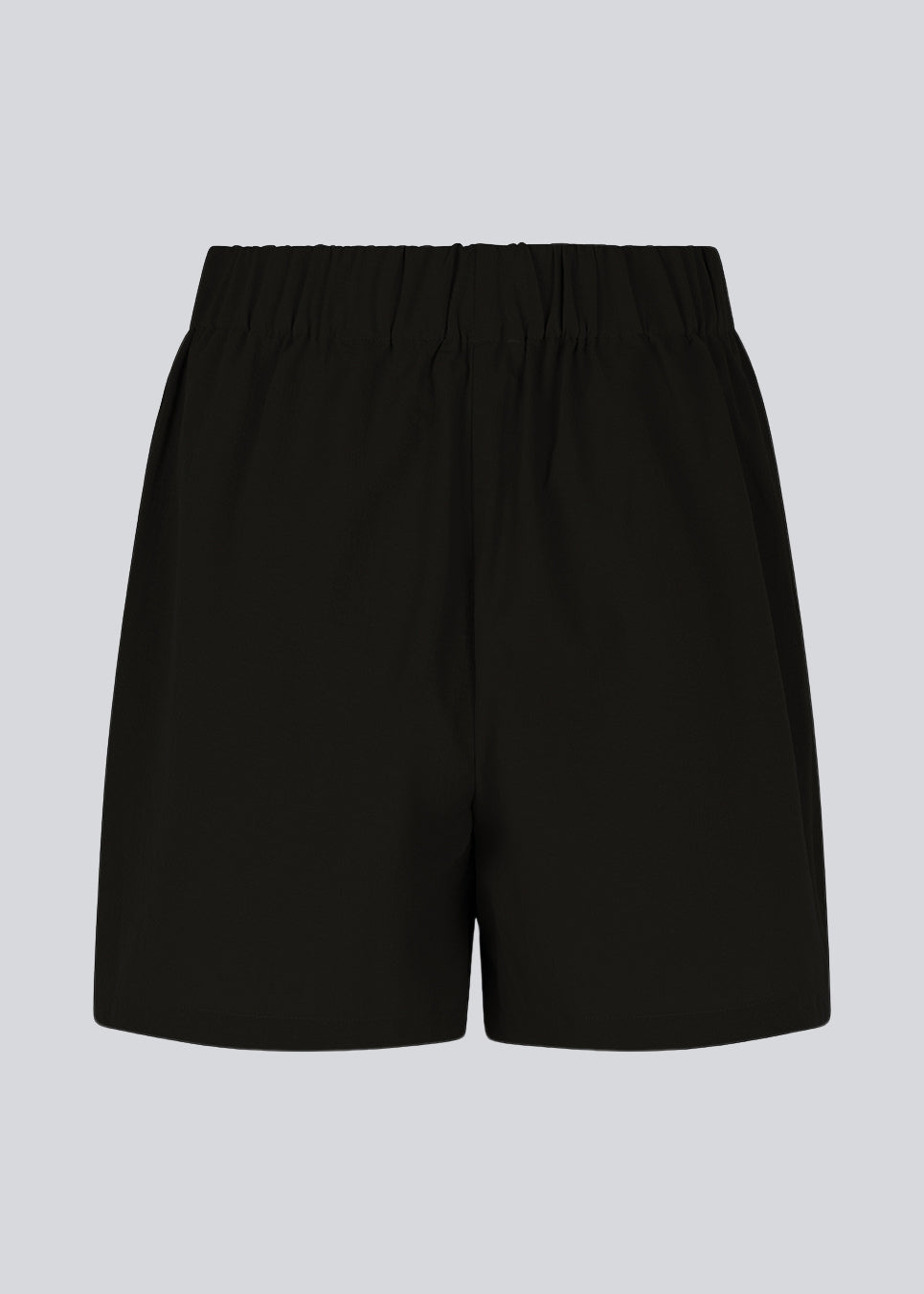 Shorts i sort med løst fit i genanvendt materiale. HuntleyMD shorts har en mellemhøj talje med beklædt elastik.