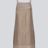 Kort kjole i let transparant og struktureret materiale. IdrisMD dress har en løs pasform, underkjole og en usynlig lynlås i siden.