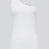 Lækker basic top i hvid i en blød bomuldsrib. Igor one shoulder top har en tætsiddende pasform med en enkelt asymetrisk strop og er perfekt at style til et sporty look. 