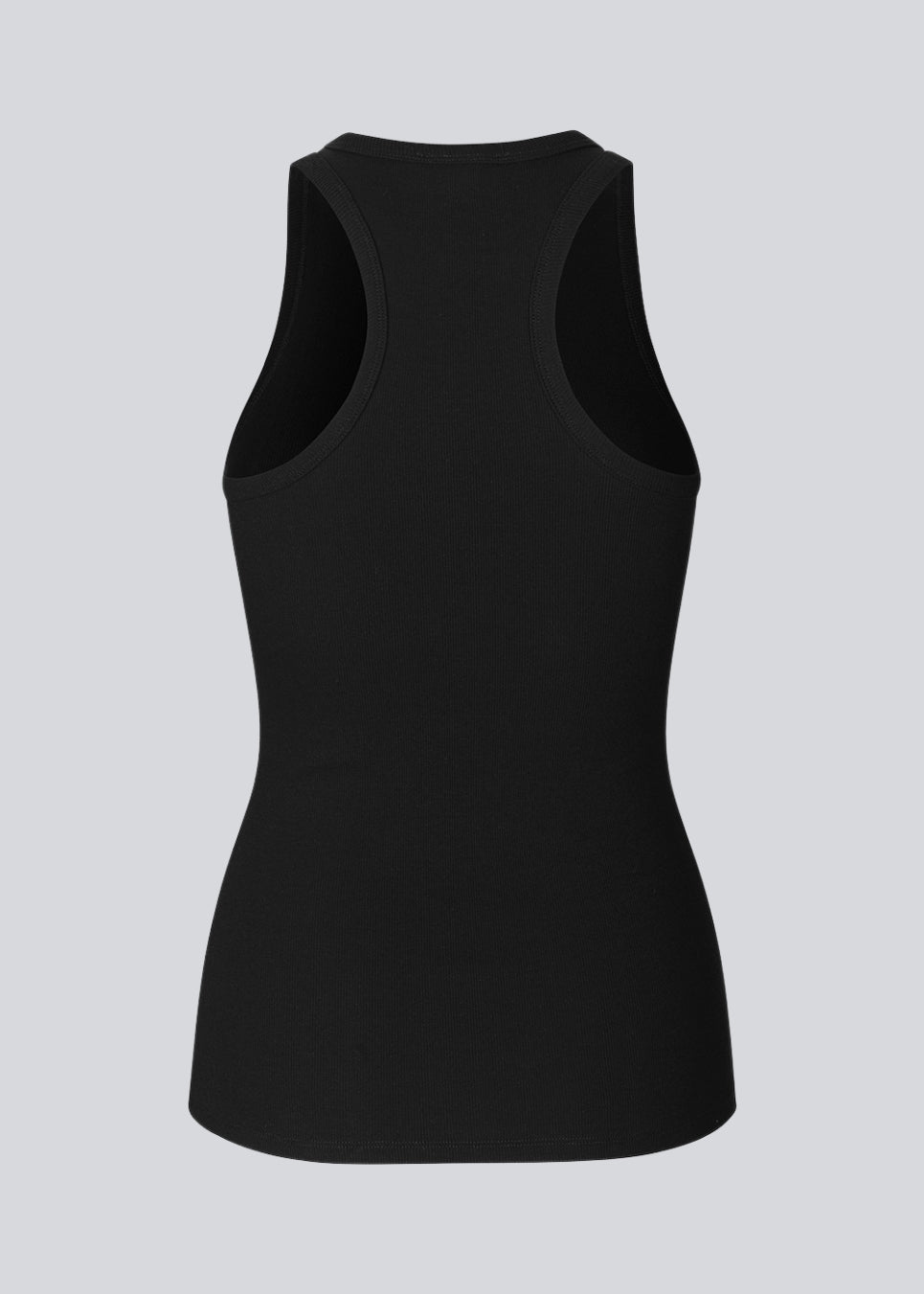 Lækker basic top i en blød bomuldsrib. Igor top har en tætsiddende pasform med bryderryg og er perfekt at style til et sporty look.