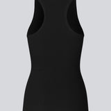 Lækker basic top i en blød bomuldsrib. Igor top har en tætsiddende pasform med bryderryg og er perfekt at style til et sporty look.