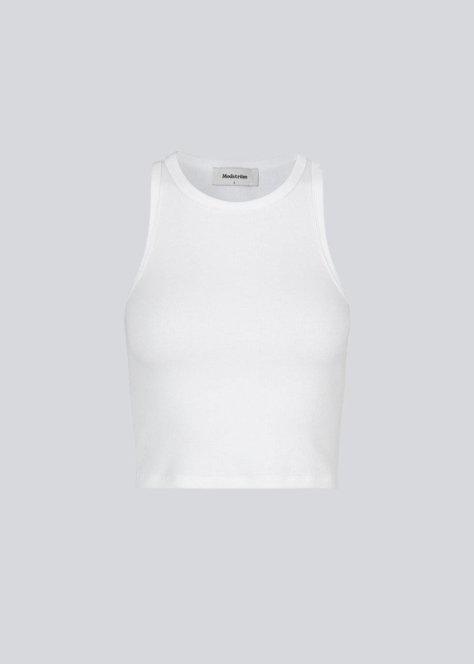 Lækker basic top i en blød bomuldsrib. IgorMD crop top har en tætsiddende, cropped pasform med bryderryg og er perfekt at style til et sporty look. Modellen er 173 cm og har en størrelse S/36 på