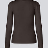 Lækker basic brun langærmet t-shirt/bluse i en blød bomuldsrib med stretch. Igormd LS t-shirt har en tætsiddende pasform med korte ærmer.&nbsp;