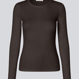 Lækker basic brun langærmet t-shirt/bluse i en blød bomuldsrib med stretch. Igormd LS t-shirt har en tætsiddende pasform med korte ærmer.&nbsp;