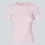 Lækker basic t-shirt i en blød bomuldsrib med stretch. Igormd short t-shirt har en tætsiddende pasform med korte ærmer.