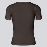 Lækker basic t-shirt i en blød bomuldsrib med stretch. Igormd short t-shirt har en tætsiddende pasform med korte ærmer.&nbsp;