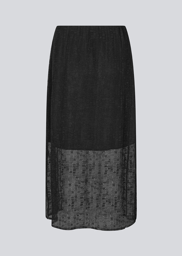 Maxi nederdel I et let transparant materiale. IrmaMD skirt har en elastisk talje, slids i siden og foer.