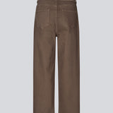 Brune jeans med vidde I bomuldsdenim. IsoldeMD pants har en høj talje for- og baglommer og et bindebånd i taljen.