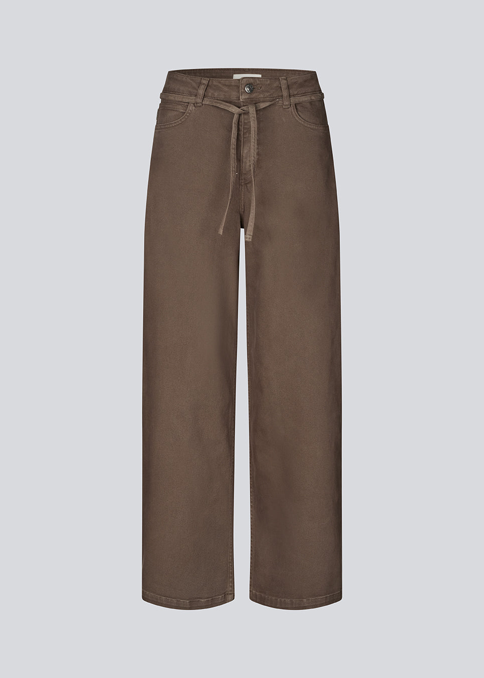 Brune jeans med vidde I bomuldsdenim. IsoldeMD pants har en høj talje for- og baglommer og et bindebånd i taljen.