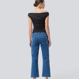 Flared jeans i boumuldsdenim. IsoldeMD solid cropped jeans har en høj talje, lynlåsgylp og for- og baglommer.
