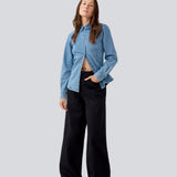 Sorte jeans med vidde I bomuldsdenim. IsoldeMD pants har en høj talje for- og baglommer og et bindebånd i taljen. Modellen er 177 cm og har en størrelse S/36 på.