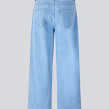 Jeans med vidde i bomuldsdenim. IsoldeMD pants har en høj talje for- og baglommer og et bindebånd i taljen. Lys denim.