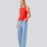 Jeans med vidde i bomuldsdenim. IsoldeMD pants har en høj talje for- og baglommer og et bindebånd i taljen. Lys denim.