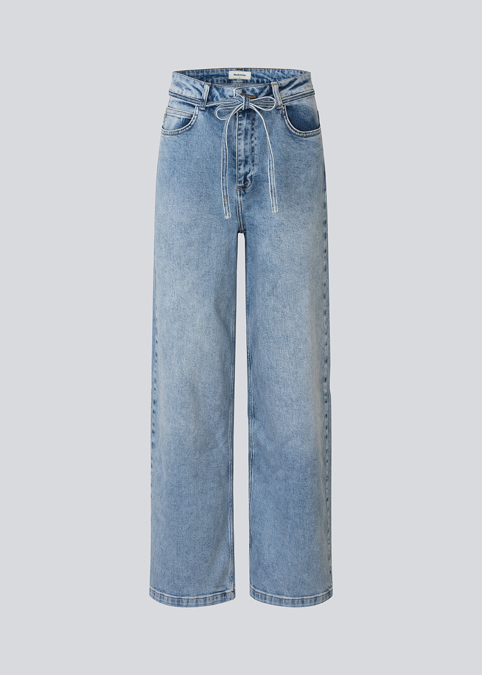 Jeans med vidde I bomuldsdenim. IsoldeMD pants har en høj talje for- og baglommer og et bindebånd i taljen.