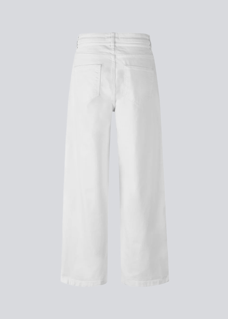 Jeans med vidde I bomuldsdenim. IsoldeMD pants har en høj talje for- og baglommer og et bindebånd i taljen.