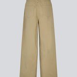 Bukser med vidde i twill. IsoldeMD pants har en høj talje for- og baglommer og et bindebånd i taljen. Modellen er 177 cm og har en størrelse S/36 på.