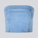 Kort denim top i corset design. IvannaMD top er fremstillet i lys denim og har en lynlåslukning i ryggen.