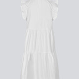 Ærmeløs kjole i hvid i afslappet pasform. IzakMD dress har en flæsedetalje ved ærme og hals samt skjult lynlåslukning i ryggen. Modellen er 177 cm og har en størrelse S/36 på.
