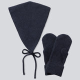 Josefine Vogt – bonnet &amp; handsker i genanvendt materiale . Josefinemd bonnet and gloves er et stilfuldt og praktisk sæt - perfekt til kolde dage. De fingreløse handsker og matching bonnet leveres i en elegant pose med snørrelukning og logo.