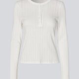 Josefine Vogt - længærmet pointelle t-shirt. Josefinemd LS t-shirt en tætsiddende t-shirt i pointelle bomuld med blondekant. Feminint snit og diskret hulmønster giver den klassiske style et let, elegant touch.