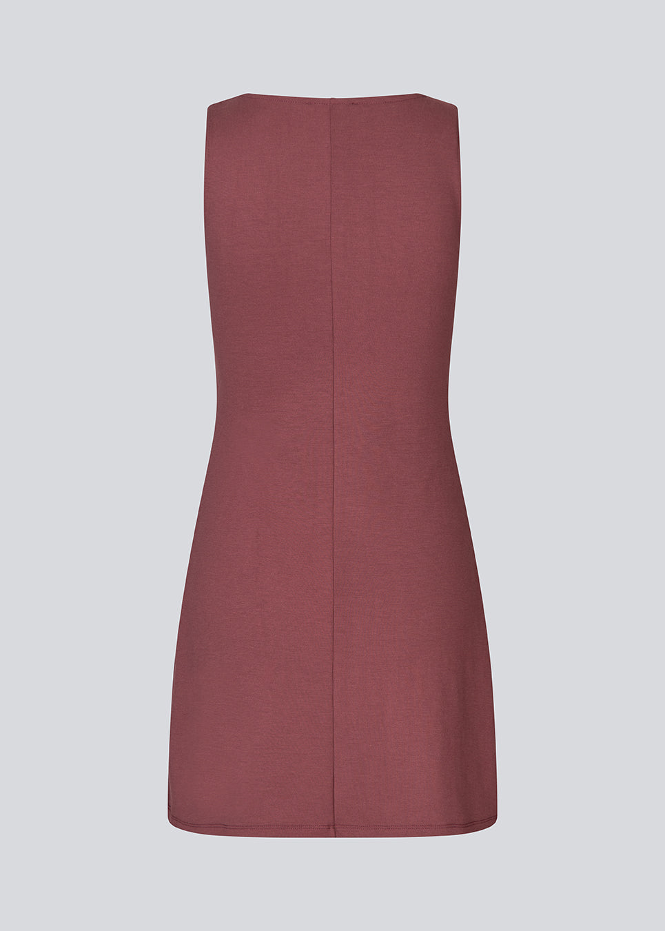 Figursyet mini kjole i bordeaux/rød i A-facon uden ærmer med rund hals. JosefineMD tank flare dress er fremstillet i et strækbart materiale.&nbsp;

Pasform: Designet til en tæt silhuet med inspiration fra 90'erne.
Størrelse: Lille i størrelsen – vælg en størrelse større for et løsere fit.
Silhuet: A-facon form, der giver et let flare og en flatterende effekt.
Design: Ærmeløs med rund halsudskæring for et minimalistisk, stilrent look.
Materiale: Fremstillet i strækbart stof for ekstra komfort og bevægelighed