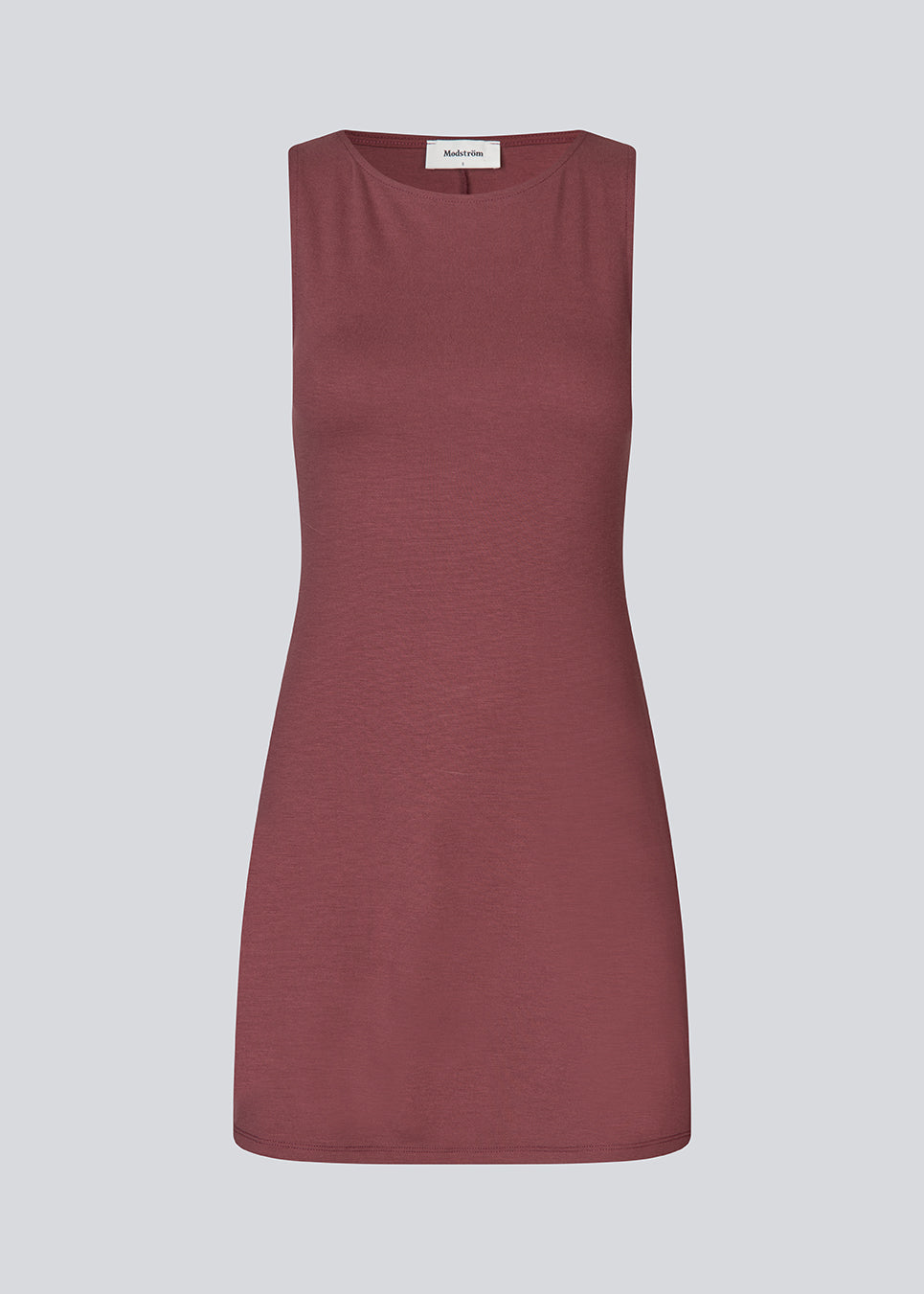Figursyet mini kjole i bordeaux/rød i A-facon uden ærmer med rund hals. JosefineMD tank flare dress er fremstillet i et strækbart materiale.&nbsp;

Pasform: Designet til en tæt silhuet med inspiration fra 90'erne.
Størrelse: Lille i størrelsen – vælg en størrelse større for et løsere fit.
Silhuet: A-facon form, der giver et let flare og en flatterende effekt.
Design: Ærmeløs med rund halsudskæring for et minimalistisk, stilrent look.
Materiale: Fremstillet i strækbart stof for ekstra komfort og bevægelighed