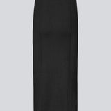 Lang glatstrikket nederdel i sort med foldede detaljer. KaitoMD skirt en elastisk talje og en slids fortil.
