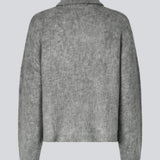 Blød strik i grå med en høj hals og halv lynlås. KaneMD v-neck har en løs pasform og lav skuldersøm.