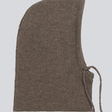Varm balaclava i brun i en lækker uldblanding, som vil være perfekt til de kolde dage. KarnisMD balaclava er strikket og har snører.