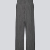 Grå pinstripe bukser med vide ben. KemmaMD pants har sidelommer, en mellem højtalje, lynlåsgylp og paspolerede baglommer.