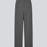 Grå pinstripe bukser med vide ben. KemmaMD pants har sidelommer, en mellem højtalje, lynlåsgylp og paspolerede baglommer.