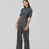 Grå jeans med lige ben og stræk i blød bomuldsdenim. KenaMD pants har 5 lommer, en mellem høj talje og elastik i taljen.