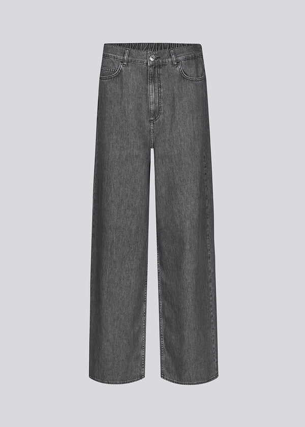Grå jeans med lige ben og stræk i blød bomuldsdenim. KenaMD pants har 5 lommer, en mellem høj talje og elastik i taljen.