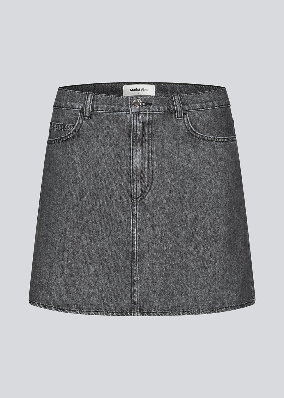 Kort grå denim nederdel i blød bomuldsdenim. Kena MD short skirt har en klassisk a-form og 5 lommer.