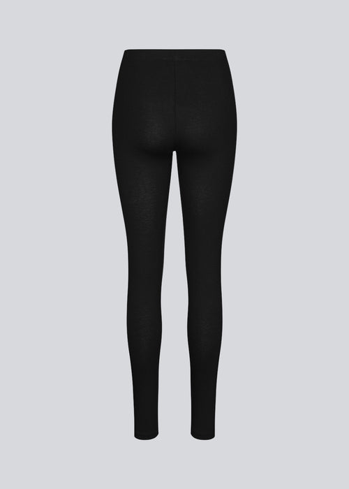 Kendis i farven sort er en legging i super lækker Eco Vero Viskose kvalitet og en must-have i basis garderoben.
