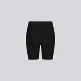 Kendis X-short i farven sort er en behagelig og basic shorts, som er oplagt under en kjole eller nederdel. Modellen er 174 cm og har en størrelse S/36 på