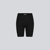 Kendis X-short i farven sort er en behagelig og basic shorts, som er oplagt under en kjole eller nederdel. Modellen er 174 cm og har en størrelse S/36 på