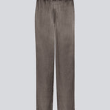 Løse bukser med brede ben i satin. KindleMD pants har sidelommer og en usynlig lynlås i siden.